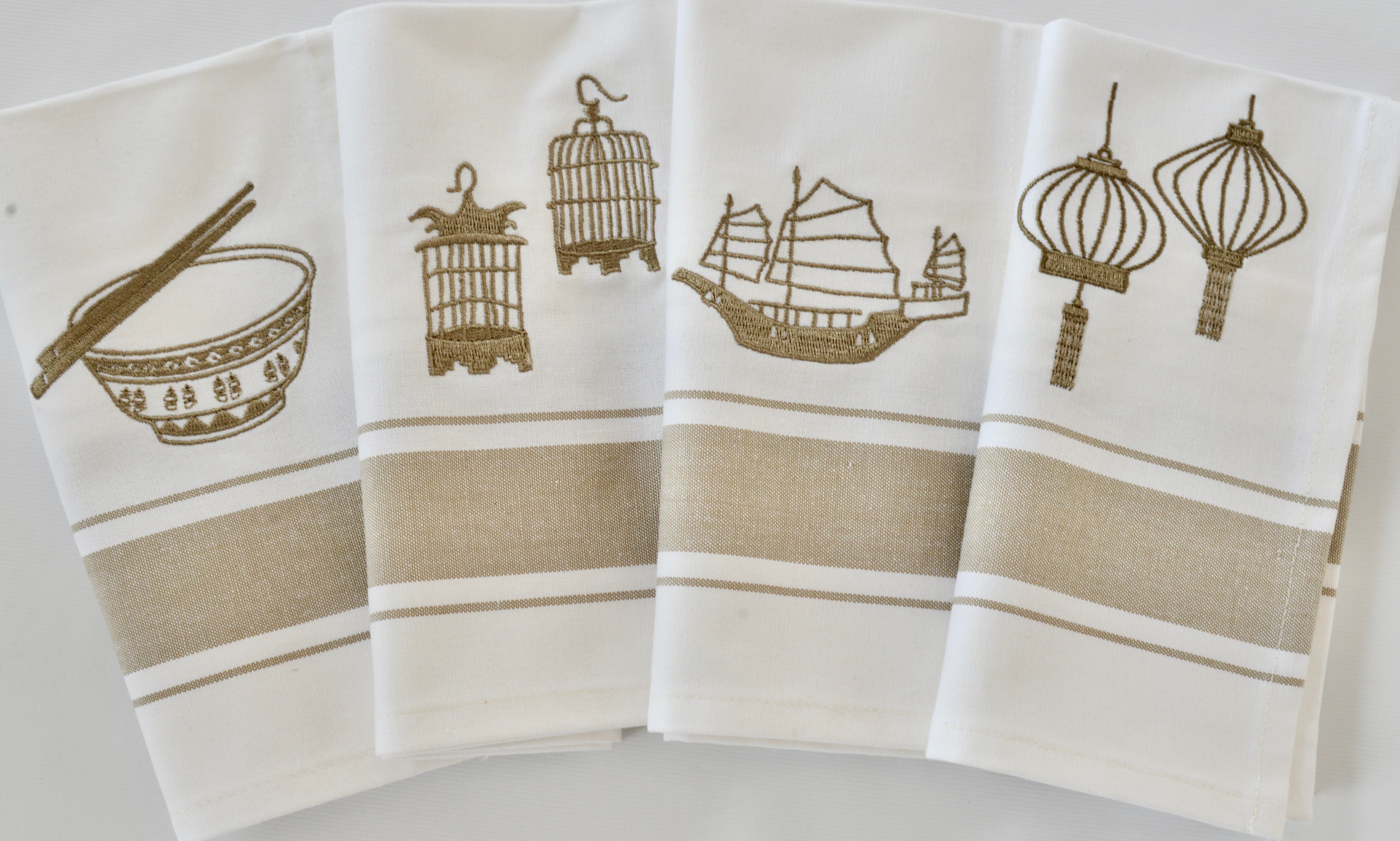 Napkins with Golden Hong Kong symbols - Set of 4 pieces
