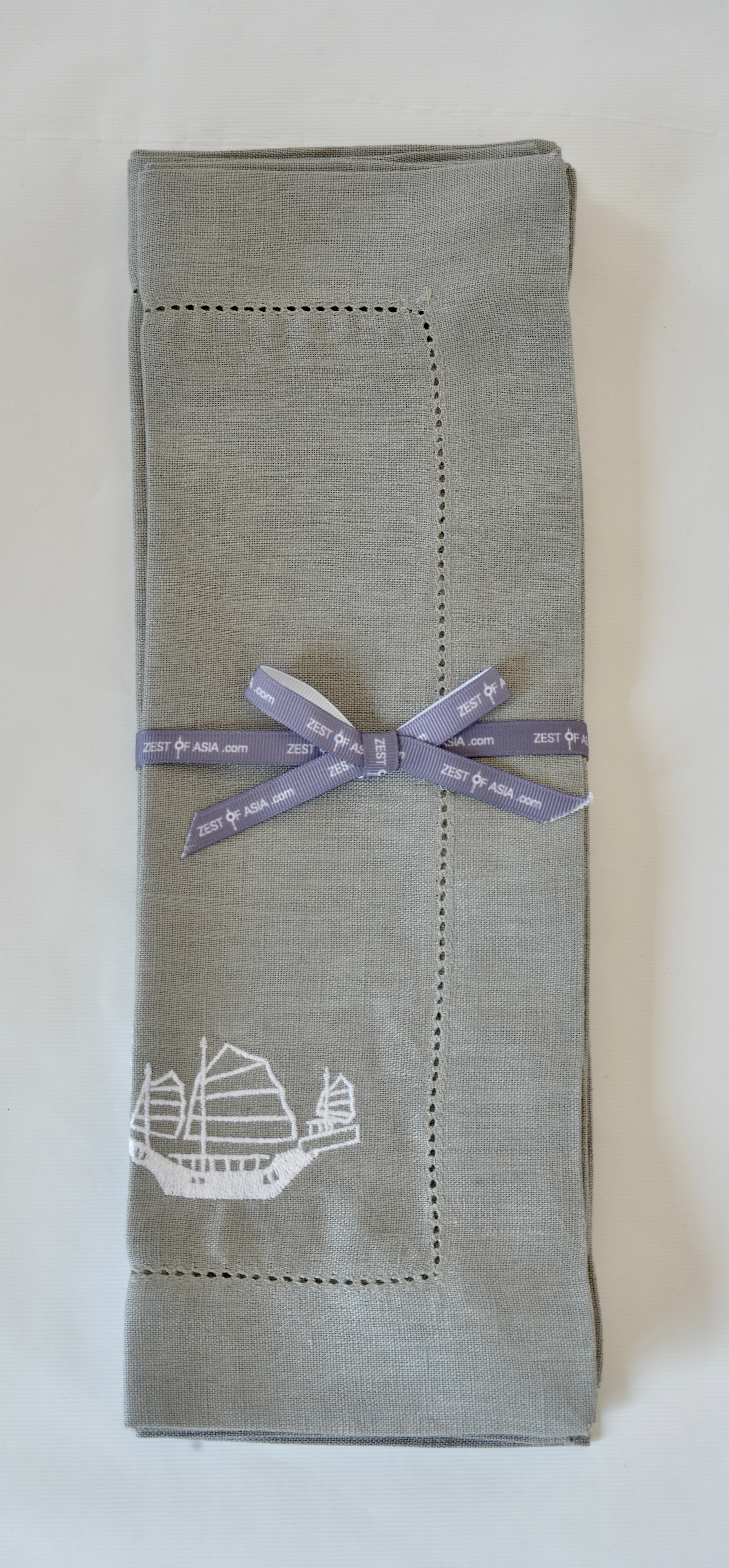 Grey Linen Placemats with Hong Kong symbols - Set of 4 pieces