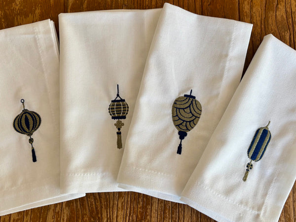 Set of 4 White Napkins with Lanterns