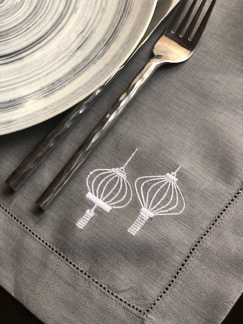 Grey Linen Placemats with Hong Kong symbols - Set of 4 pieces