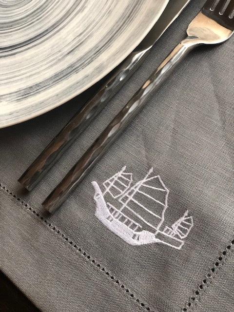 Grey Linen Placemats with Hong Kong symbols - Set of 4 pieces